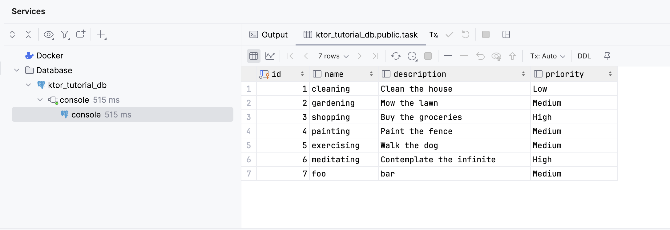 IntelliJ IDEA 的 Service 窗格中显示的任务表